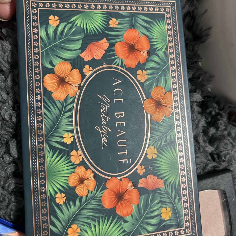 Ace Beaute Nostalgia Palette - Vibrant Orange and Green